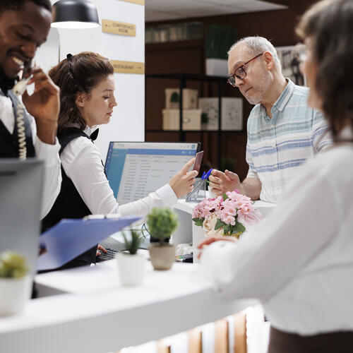 Receptionist via RAAAK Personeel.